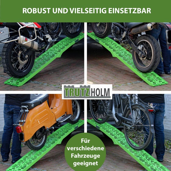 Mehrere Fahrzeuge werden mit einer grünen Auffahrrampe verladen; Trutzholm Logo