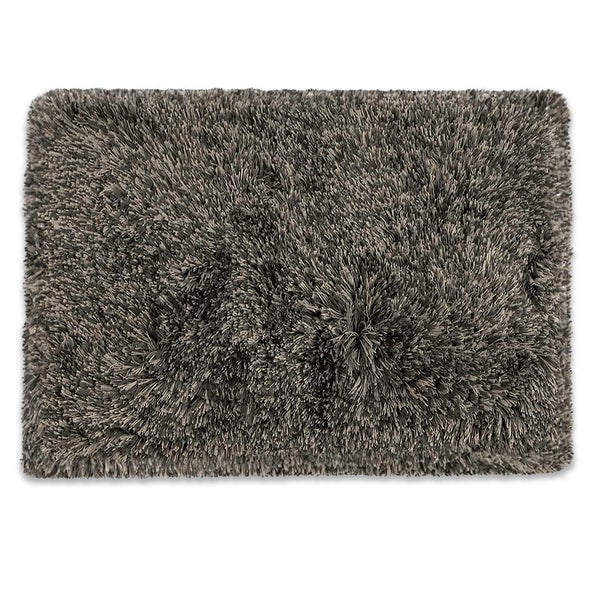 Rechteckiger, grauer Hochflorteppich