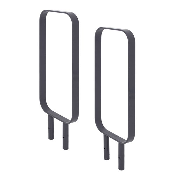 Zwei graue Fahrradständer aus Metall