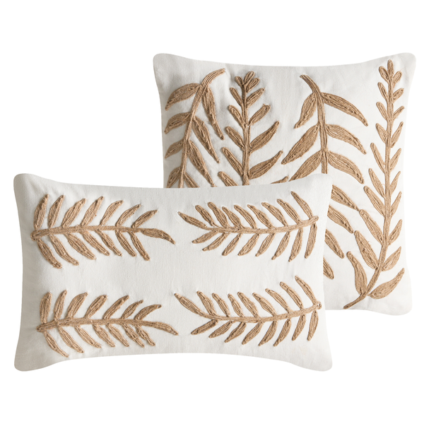 Zwei dekorative Kissen mit Pflanzenmotiven aus Seil