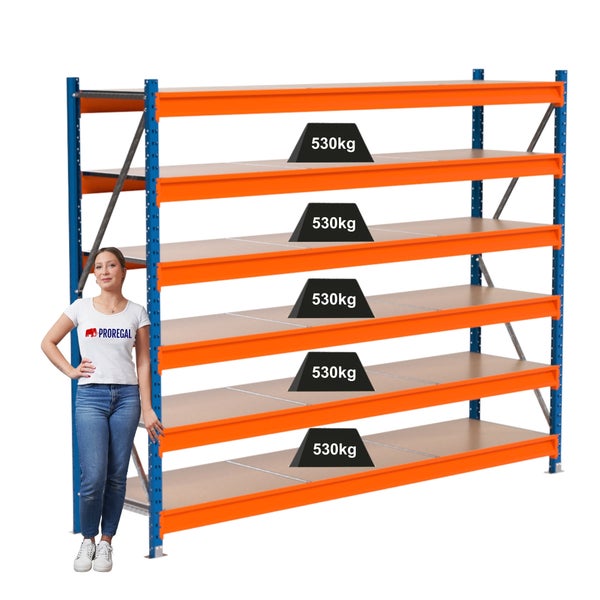 Lagerregal mit fünf Ebenen und einer Traglast von 530 Kilogramm pro Ebene.
