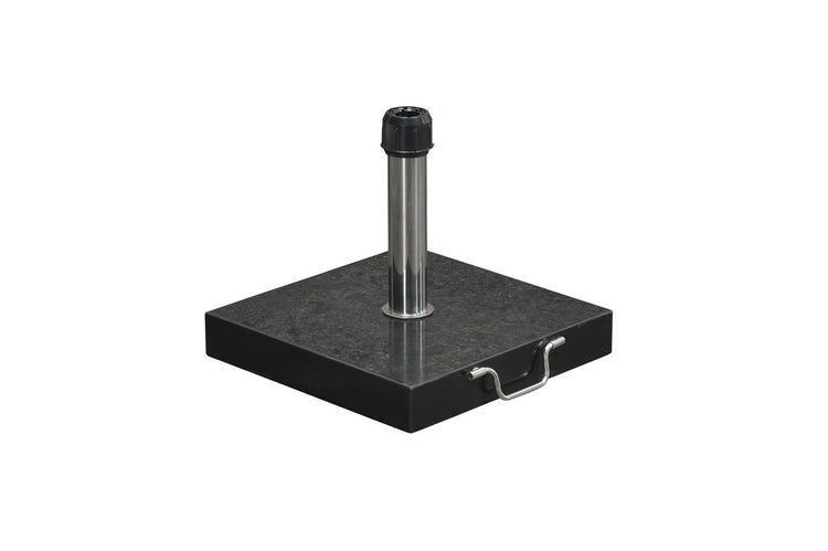 Quadratischer Sonnenschirmsockel aus Granit mit Edelstahlrohr und Tragegriff.