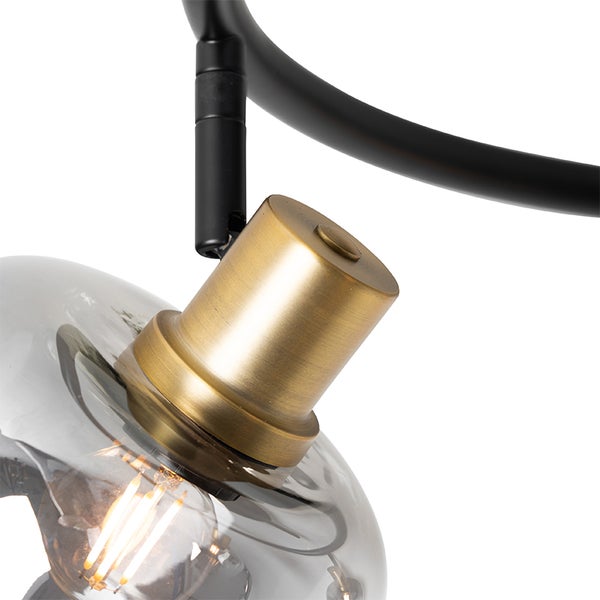 Detailaufnahme einer Lampe mit Metallfassung und Glaskörper