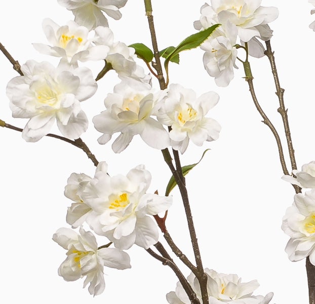 Künstliche Pflanze in einem anthrazitfarbenen Kunststofftopf.