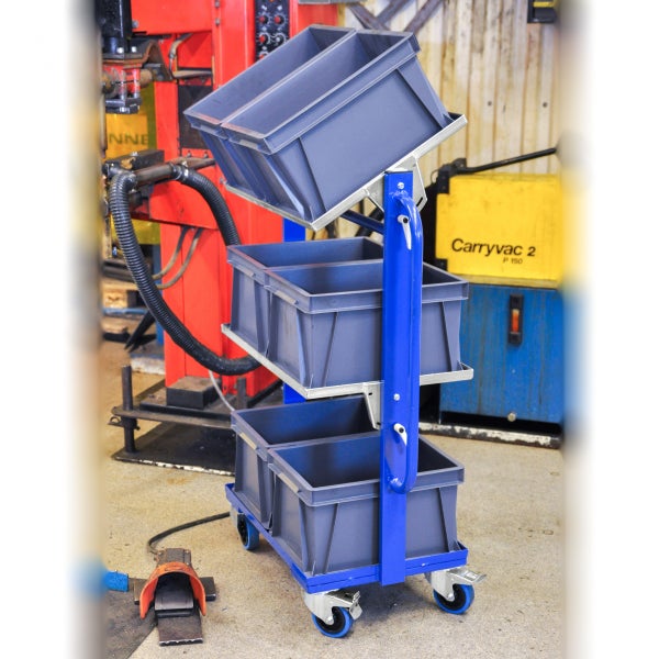 Rollwagen mit drei Kunststoffboxen für Werkstatt und Lager