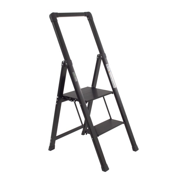 Schwarze Trittleiter mit zwei Stufen