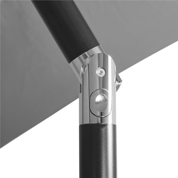 Detailaufnahme eines Sonnenschirmgelenks mit Stange