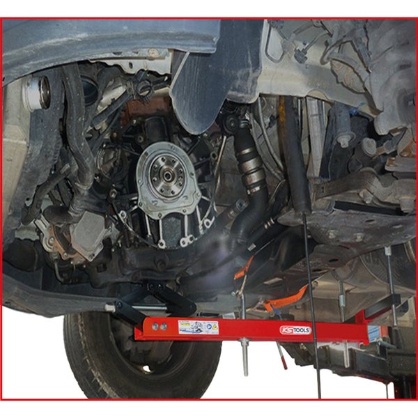 Fahrzeugmotor montiert mit Motorbrücke