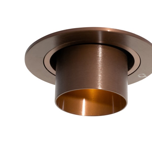 Runder Einbaustrahler aus Metall in Bronze-Optik mit zylindrischem Gehäuse.