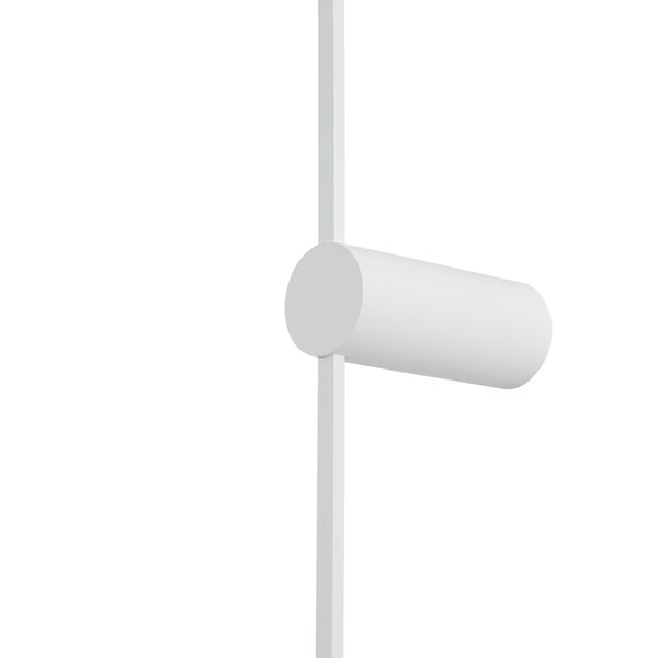 Verstellbarer weißer zylindrischer Spot an einer vertikalen Schiene mit quadratischem Profil.