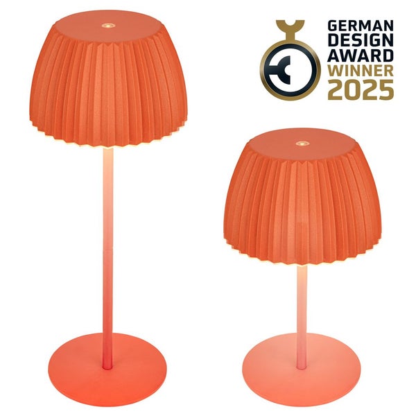 Zwei Tischleuchten mit plissiertem Lampenschirm und German Design Award Gewinner 2025 Auszeichnung