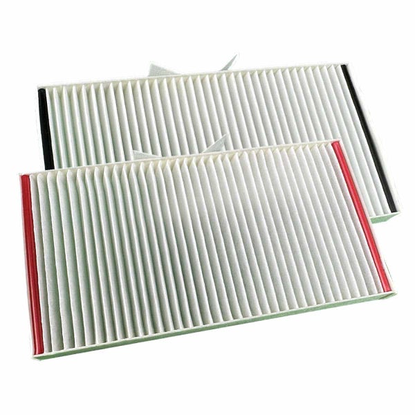 Zwei Innenraumfilter mit Faltenstruktur für Kraftfahrzeuge