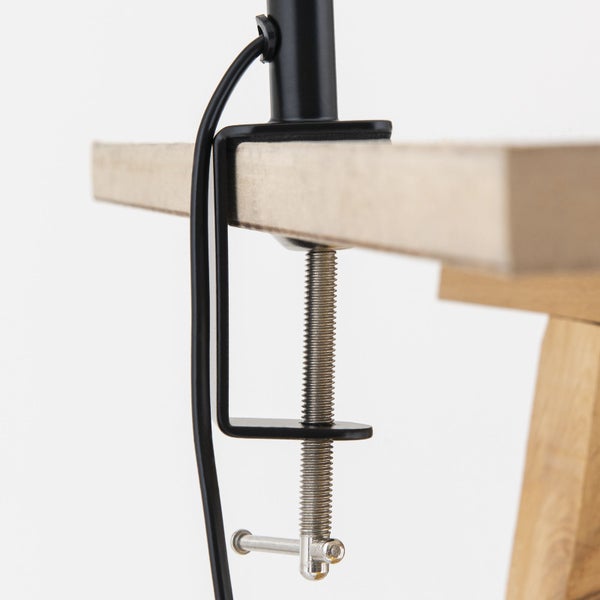 Detailansicht einer Tischklemme zur Befestigung einer Lampe