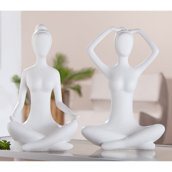 Zwei weiße Yoga-Figuren in Meditationspose als dekorative Zimmeraccessoires