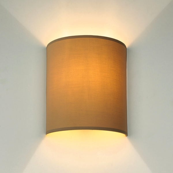 Wandleuchte mit zylindrischem Lampenschirm zur indirekten Beleuchtung