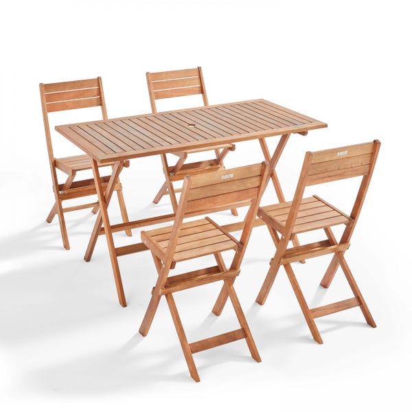 Gartenmöbelset bestehend aus einem rechteckigen Klapptisch und vier Klappstühlen aus Holz.