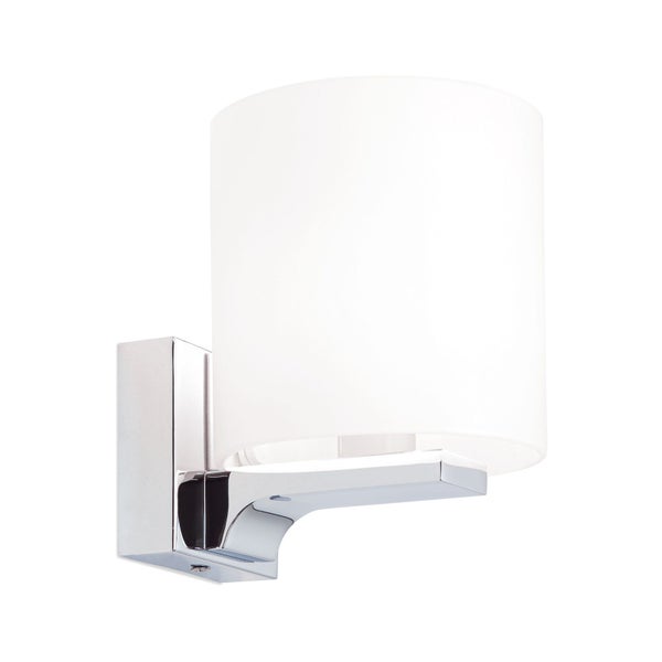 Moderne Wandleuchte mit verchromtem Metallarm und zylindrischem Glasschirm fuer eine gleichmaessige Lichtverteilung.