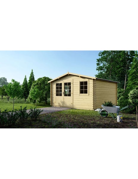 Klassisches Gartenhaus aus Holz mit Satteldach, Doppeltür mit Lichtausschnitten und einem Seitenfenster in einer Gartenlandschaft.