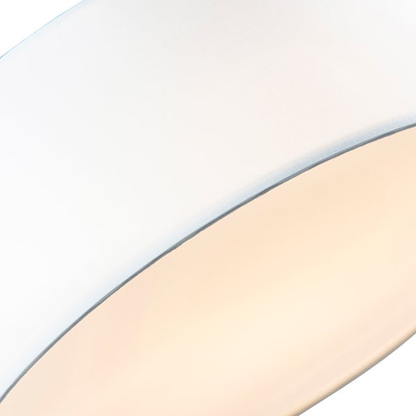 Detailansicht eines Lampenschirms aus Textil mit kontrastierender Innenseite.