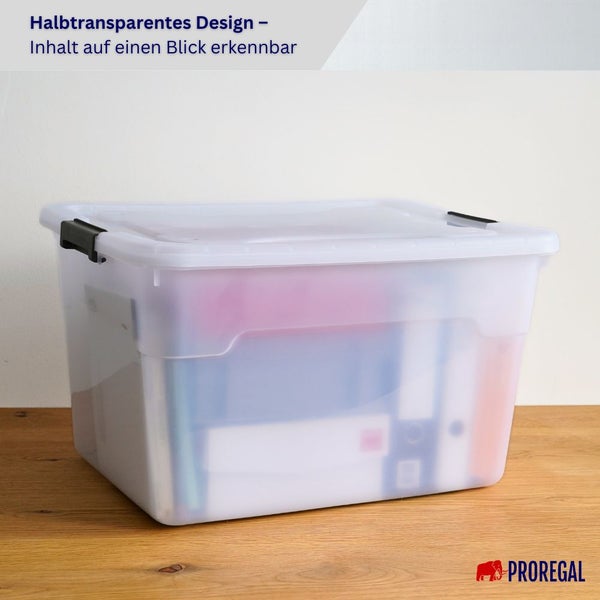 Halbtransparente Aufbewahrungsbox aus Kunststoff mit Deckel und schwarzen Verschlussclips, gefüllt mit Ordnern. Proregal Logo.