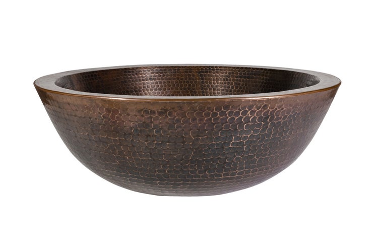 Kupferwaschbecken mit gehämmertem Muster