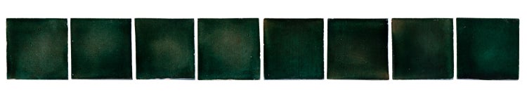 Reihe von acht quadratischen Fliesen