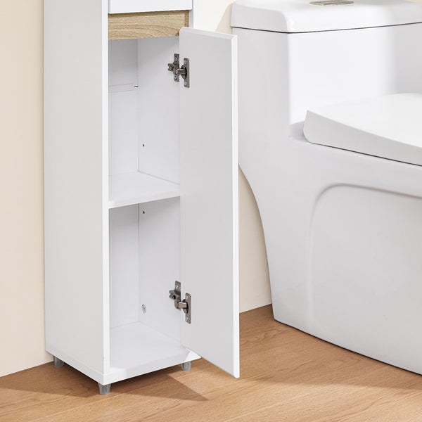 Badezimmerschrank mit offener Tür und zwei Regalböden neben einer Toilette