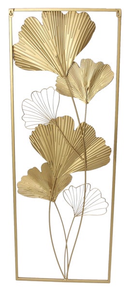 Dekorative Wanddekoration mit goldenen Blättern in einem rechteckigen Rahmen.