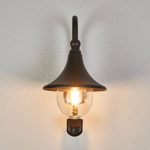 Lindby Wandlampe aussen mit Bewegungsmelder, Aussenwandleuchte Laterne IP44 Wandleuchte Finish rostbraun Außenbeleuchtung Wand für Hof Garten Terrasse Balkon Haus