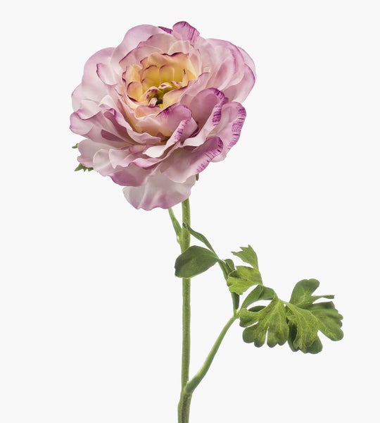 Künstliche Ranunkel in Rosa und Creme mit mehrschichtigen Blütenblättern aus Textilmaterial.