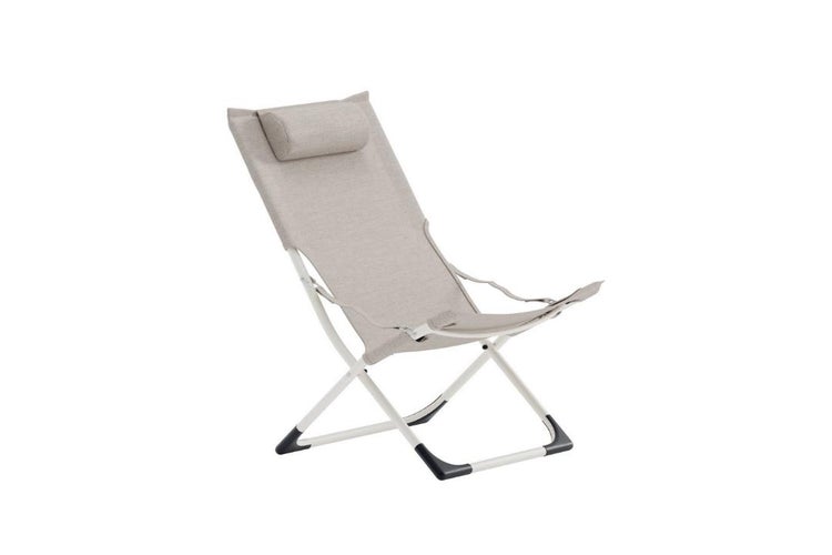 Klappbarer Liegestuhl mit Kopfstütze und Metallgestell