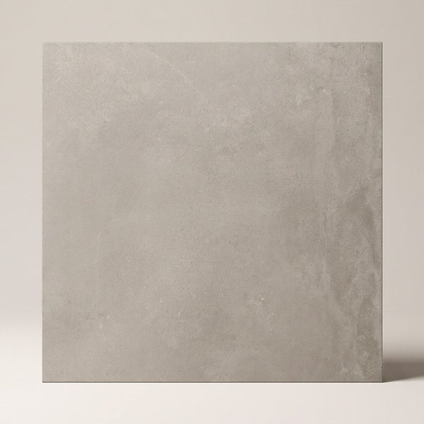 Quadratische Feinsteinzeugfliese mit Betonoptik für Wand und Boden