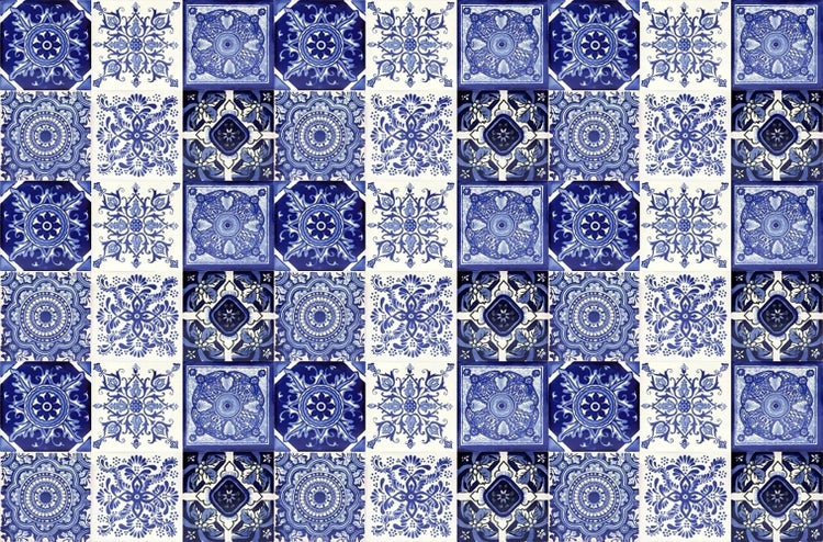 Fliesenmuster mit floralen und geometrischen Elementen