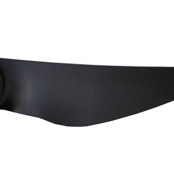 Ein einzelner, geschwungener Deckenventilator-Flügel in Schwarz.