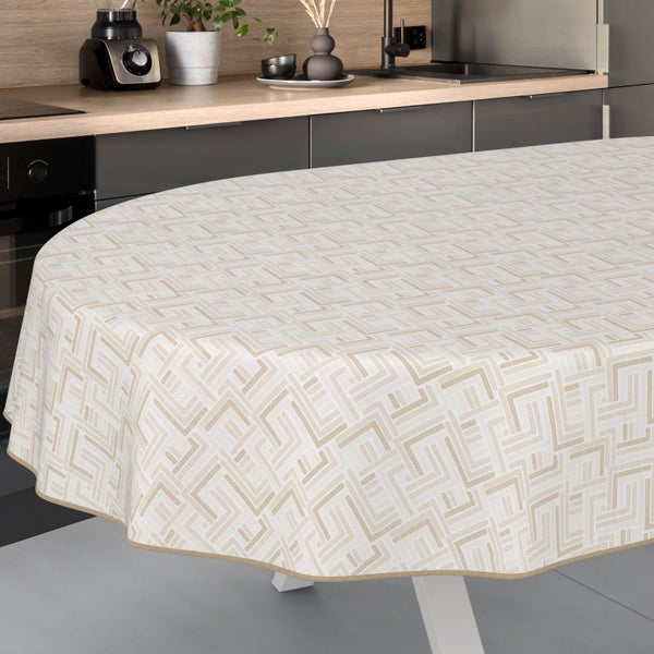 Runde Tischdecke mit geometrischem Muster auf einem Küchentisch.