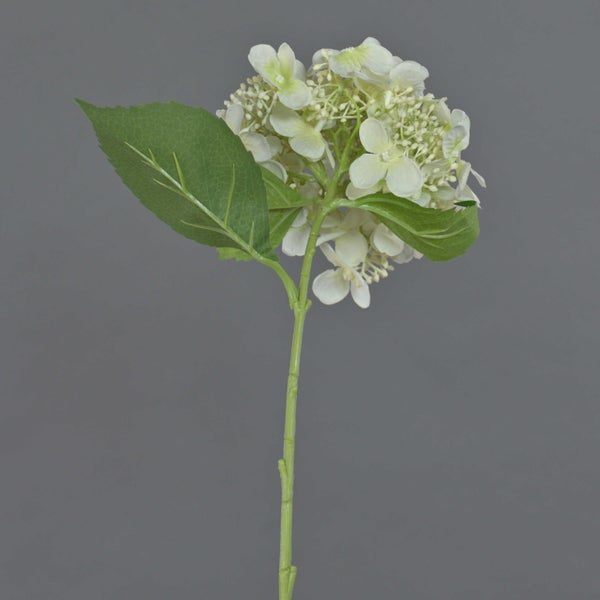 Künstliche weiße Hortensie mit grünem Stiel und Blättern.