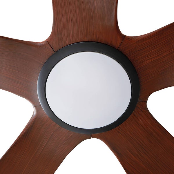 Deckenventilator mit fünf Flügeln in Holzoptik und integrierter runder LED Leuchte in der Mitte.