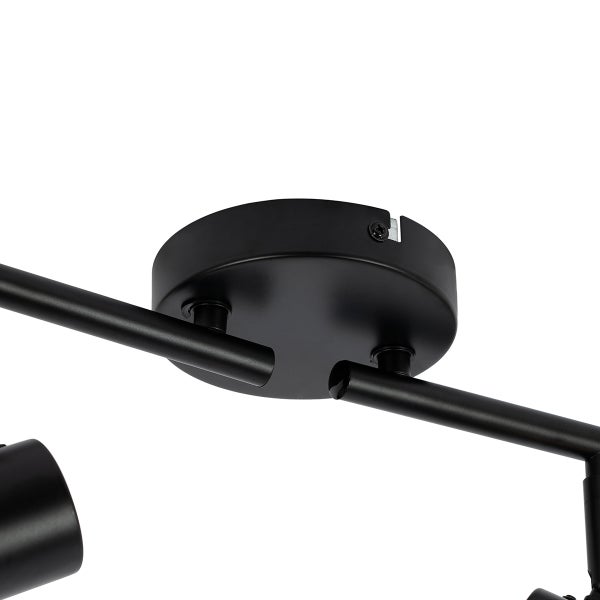 Detailansicht einer Deckenleuchte mit Spots