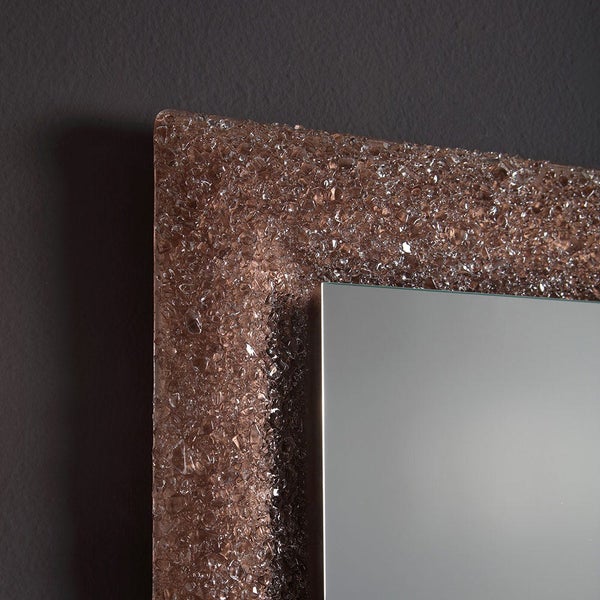 Spiegel mit Rahmen aus geschmolzenem Bronze-Glasgranulat und LED-Beleuchtung 90 x 62 cm