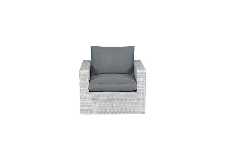 Hellgrauer Loungesessel aus Polyrattan inklusive dunkelgrauen Sitz- und Rückenkissen für Garten und Terrasse.