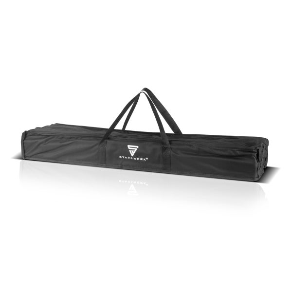 Schwarze, längliche Stahlwerk Tragetasche aus Textil mit Reißverschluss und zwei Tragegriffen.