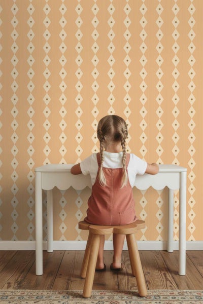 Tapete mit Rautenmuster und Sternenmotiven als durchgehendes Wanddesign