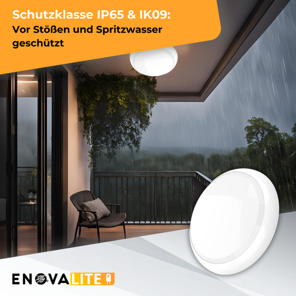 Illustration einer wetterfesten Deckenleuchte auf einer Terrasse bei Regen, Schutzklasse IP65 und IK09, EnovaLite Logo