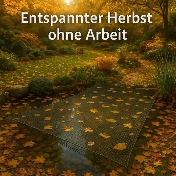 Ein Teichnetz über einem Garten-Teich im Herbst mit fallendem Laub für eine einfache Teichreinigung und Schutz vor herabfallenden Blättern.