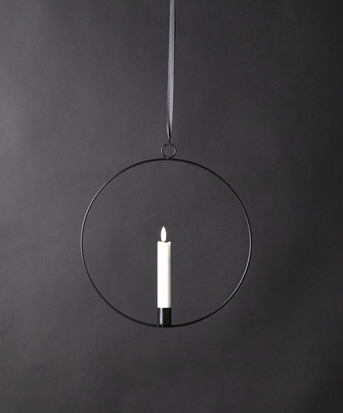 Dekorative Hängeleuchte mit Kerze und Ring