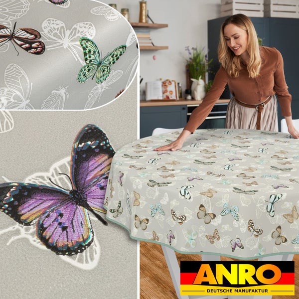 Tischdecke mit Schmetterlingsmuster auf einem runden Tisch