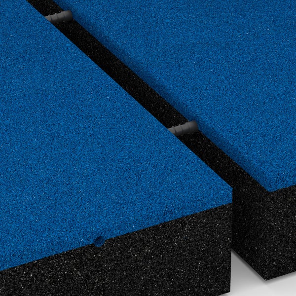 Gummifliesen mit granulierter Oberfläche, verbunden durch Verbindungsstifte aus Kunststoff.