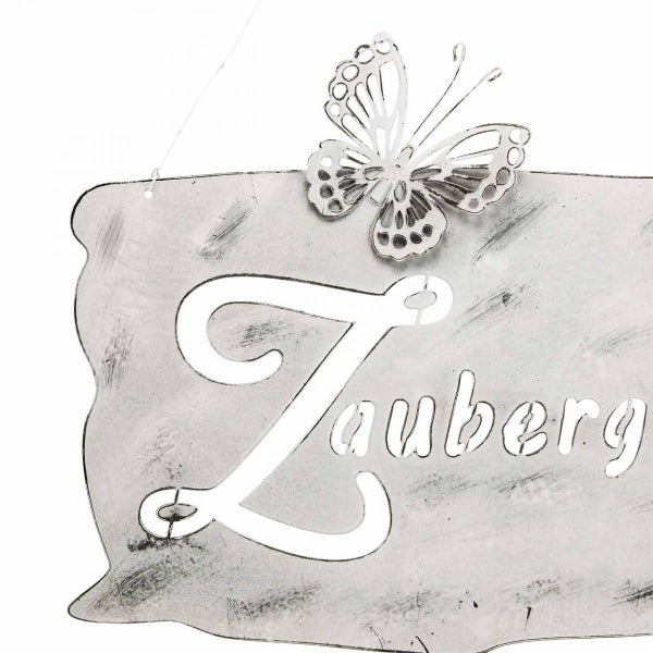 Dekoschild mit dem Schriftzug Zauberg und Schmetterling