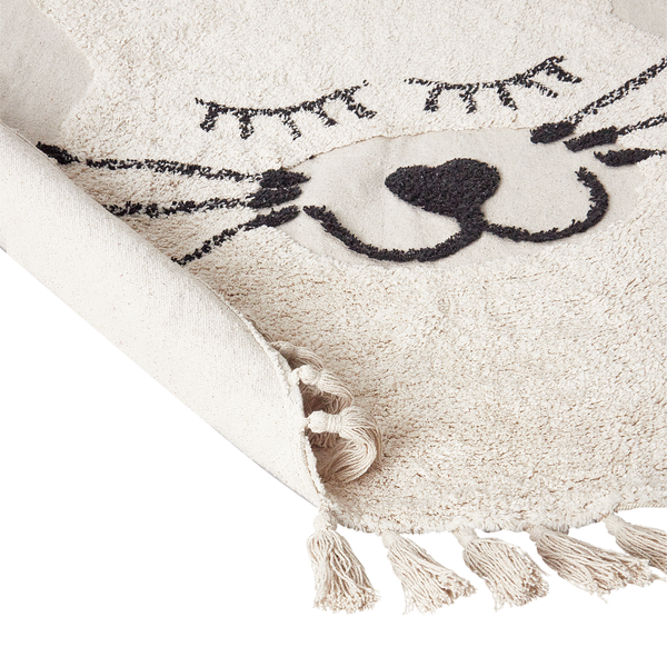 Weicher Teppich mit Katzenmotiv, herzförmiger Nase und Quasten am Rand. Detailansicht der Textur und Unterseite.
