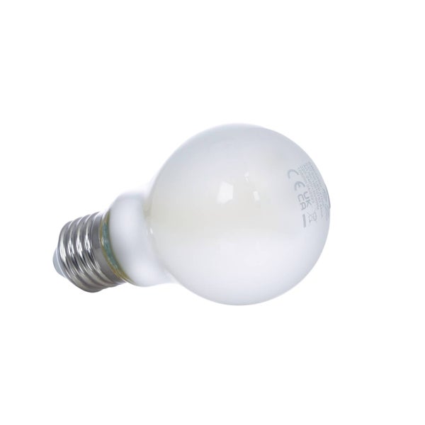 Matte LED-Lampe mit E27-Sockel in klassischer Birnenform.